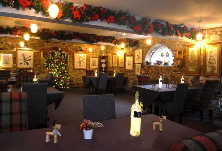 The George At Nunney Hotel Екстериор снимка