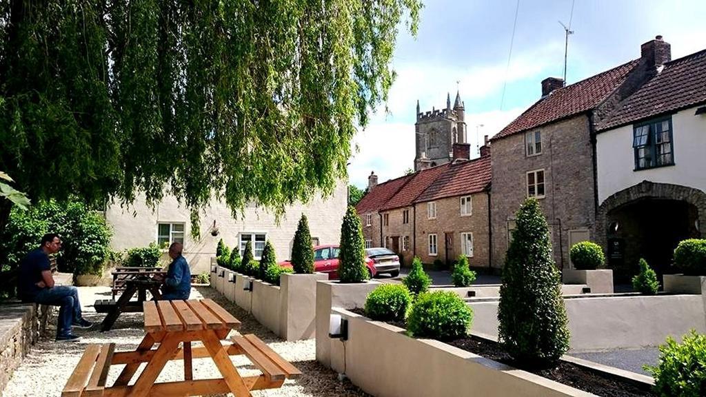 The George At Nunney Hotel Екстериор снимка