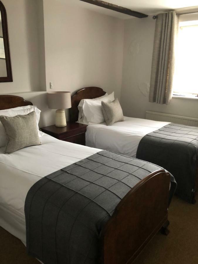 The George At Nunney Hotel Екстериор снимка