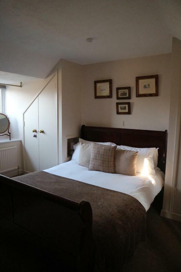 The George At Nunney Hotel Екстериор снимка