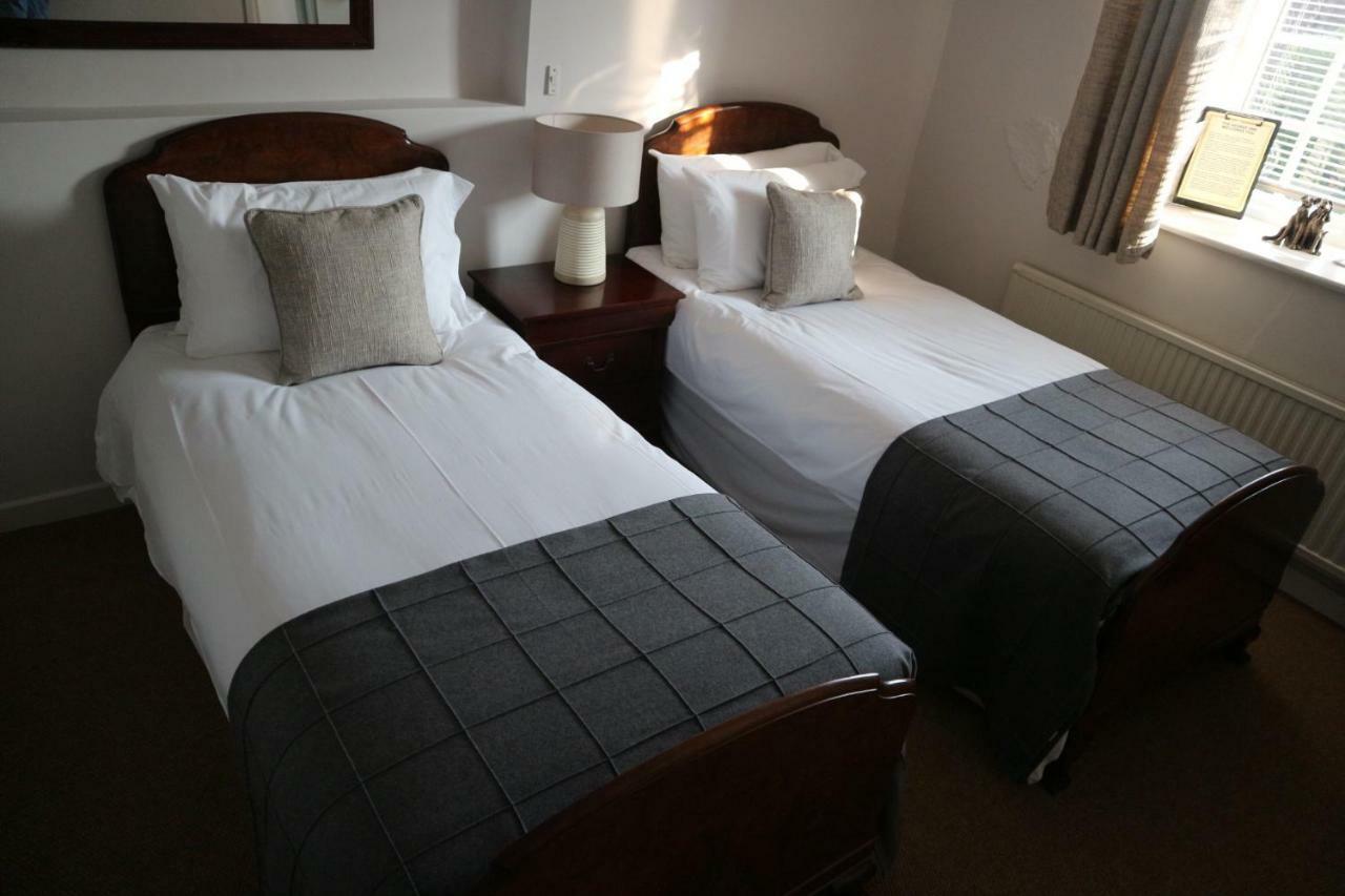 The George At Nunney Hotel Екстериор снимка