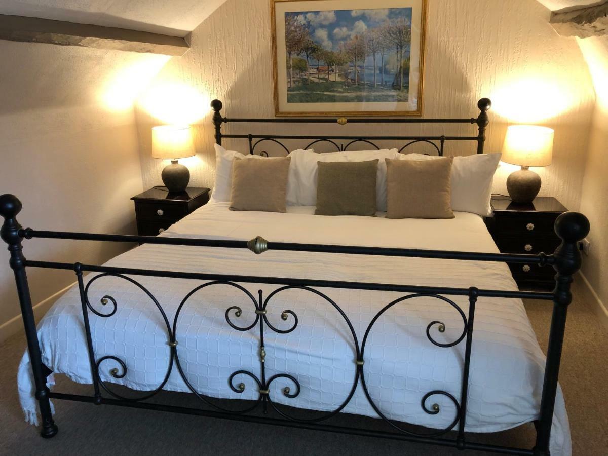 The George At Nunney Hotel Екстериор снимка
