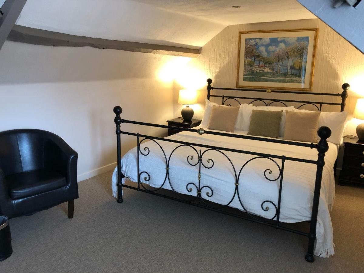 The George At Nunney Hotel Екстериор снимка