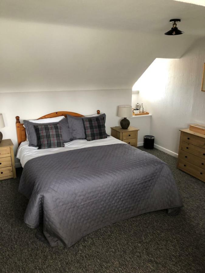 The George At Nunney Hotel Екстериор снимка
