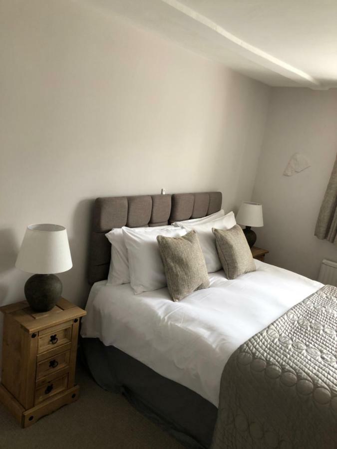 The George At Nunney Hotel Екстериор снимка