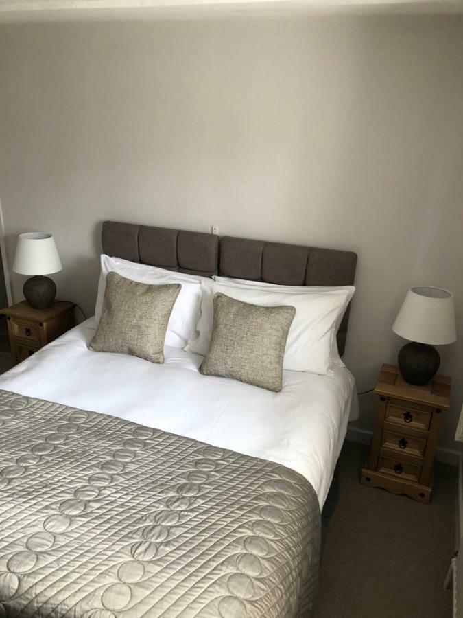 The George At Nunney Hotel Екстериор снимка