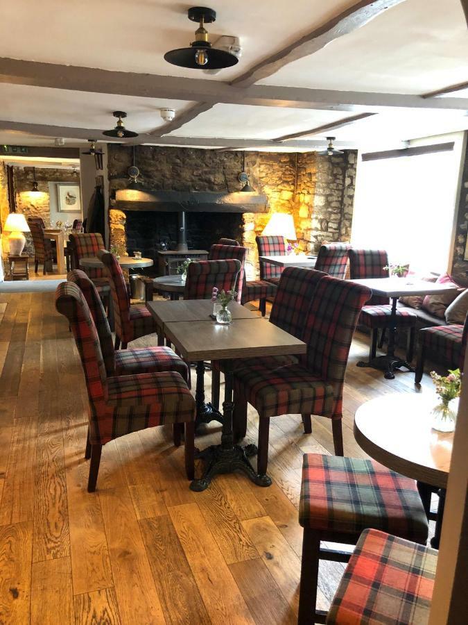 The George At Nunney Hotel Екстериор снимка