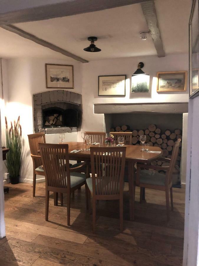 The George At Nunney Hotel Екстериор снимка