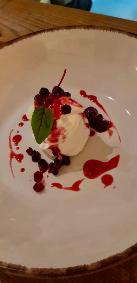 The George At Nunney Hotel Екстериор снимка