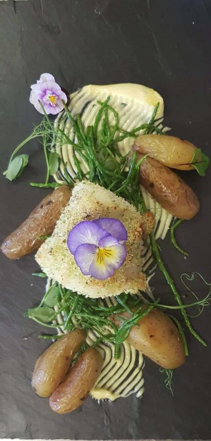 The George At Nunney Hotel Екстериор снимка
