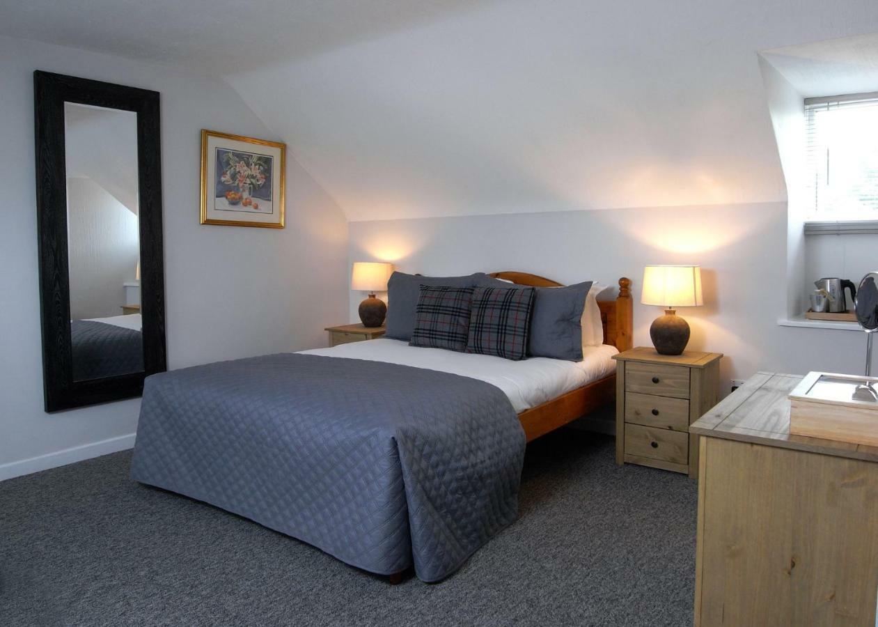 The George At Nunney Hotel Екстериор снимка