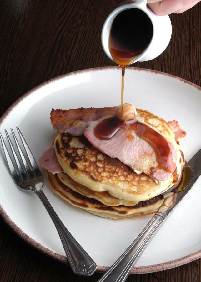 The George At Nunney Hotel Екстериор снимка