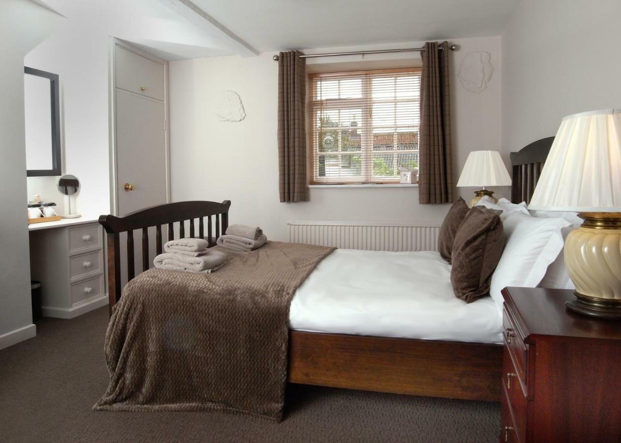 The George At Nunney Hotel Екстериор снимка